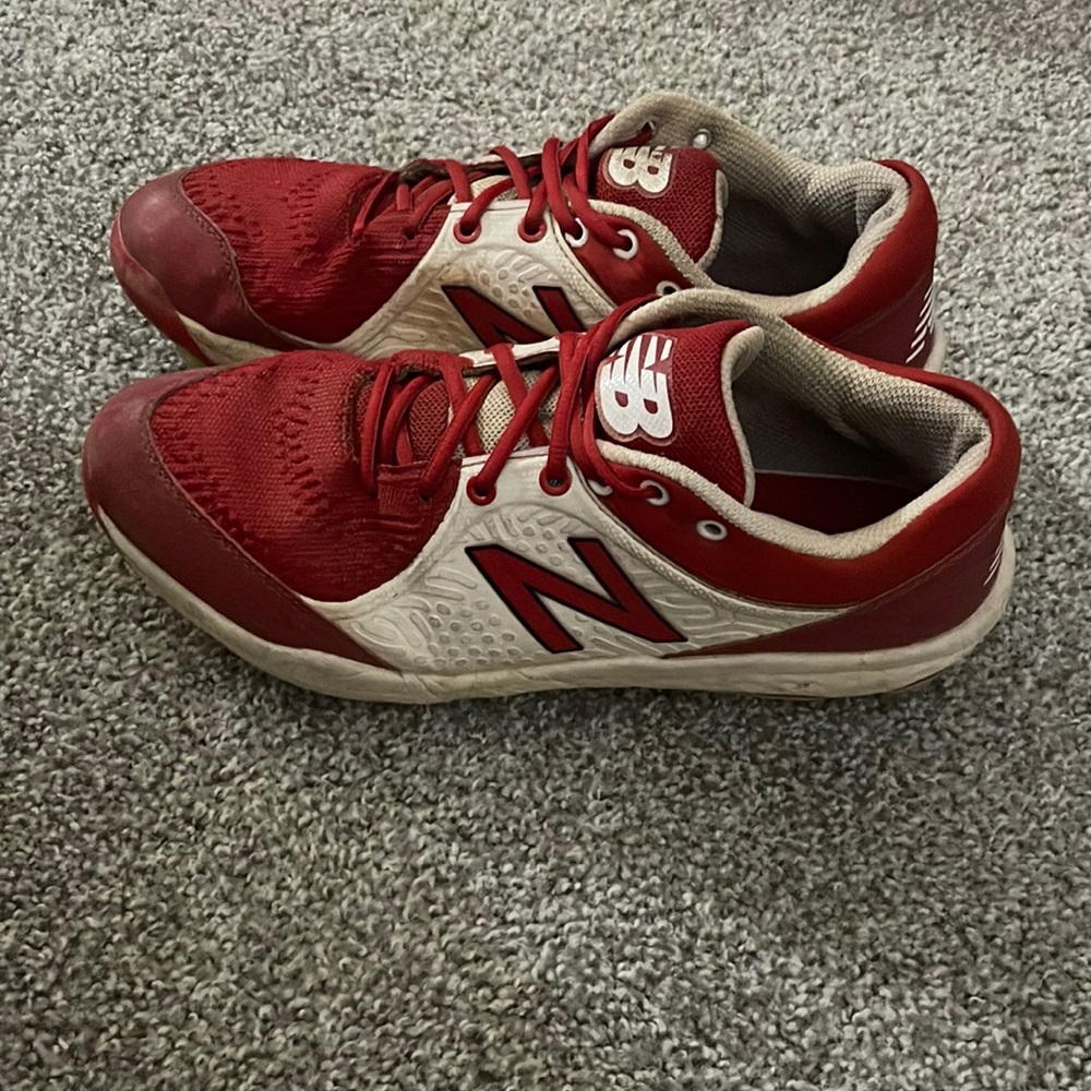 New balance mens molded baseball cleats